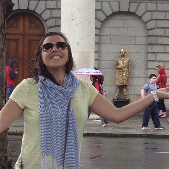 Meet your Posher, Lisa - Picture 2 of 2